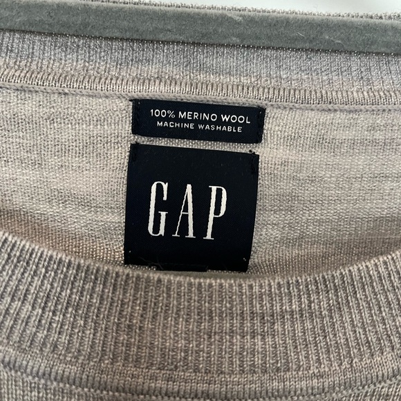 Gap size XL gray 100% Merino Wool sweater, never worn - Picture 4 of 5